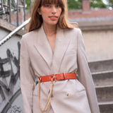 Orange Grainé Couleur Orange Mandarine Collection ASTRÉ Ceinture en cuir Ceinture Cuir Grainé, pièces métalliques dorées, accessoire femme