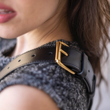 bandoulière en cuir, bandoulière femme, collection ASTRÉ, accessoire femme, doré, cuir lisse noir